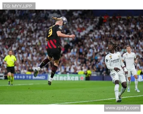 欧冠激战曼联逆转多特蒙德帽子戏法引爆全场战术解析与精彩瞬间回顾