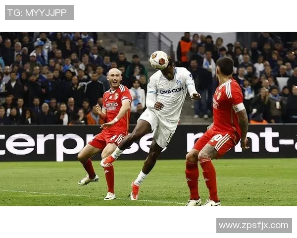 本菲卡逆袭那不勒斯上演惊天逆转全场沸腾的欧联杯大战