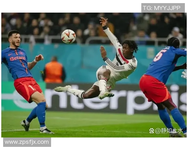 欧联杯惊天对决AC米兰与曼联战成平局乌龙球成比赛转折点