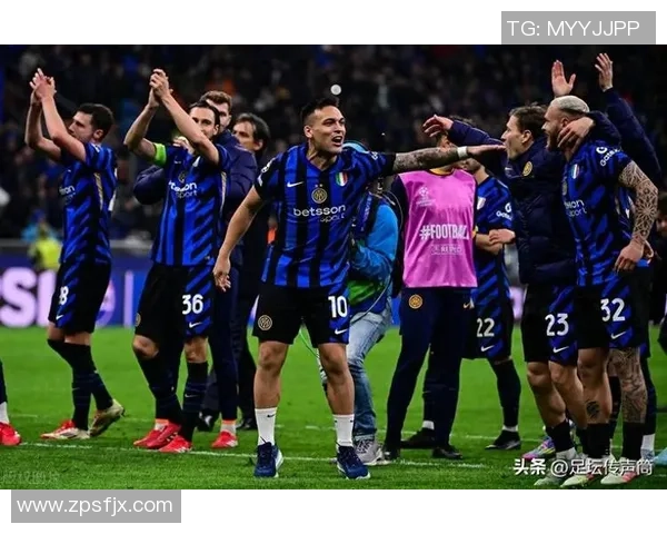 欧冠大战：国米强势3-0击败曼联红牌争议引发全场热议