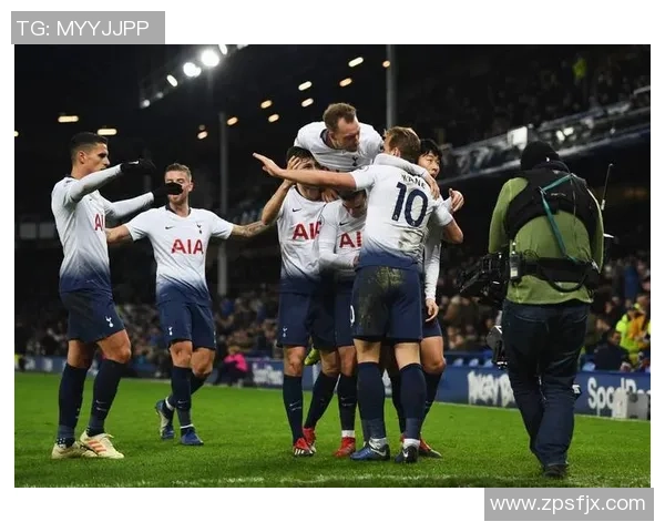 西甲经典对决曼城逆转热刺乌龙球成比赛转折点引发热议